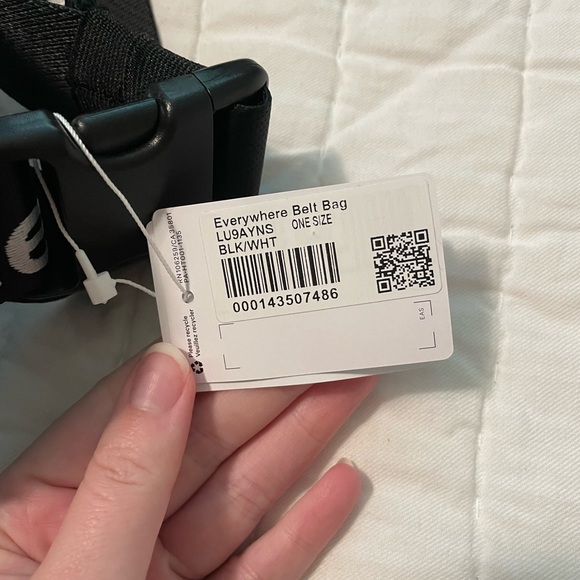 Lululemon Everywhere Belt Bag - Picture 3 of 3